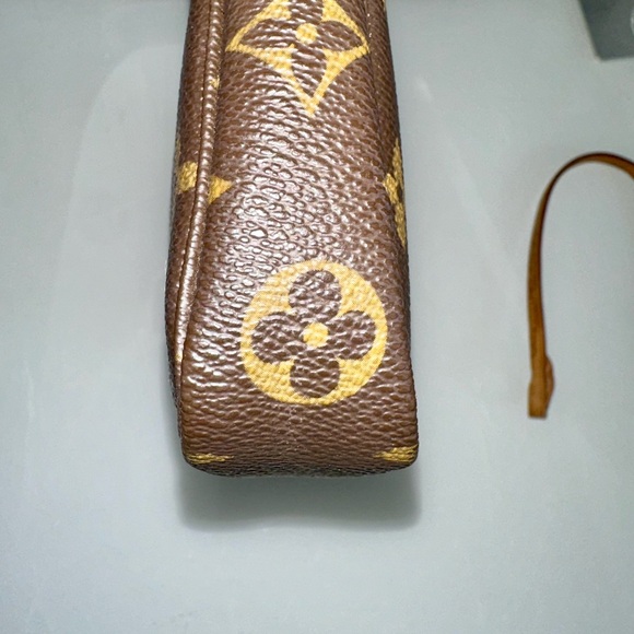 Louis Vuitton Pouchette - Picture 9 of 11